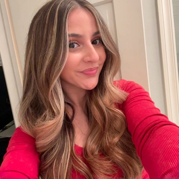 Meet your Posher, Paola - Picture 2 of 3